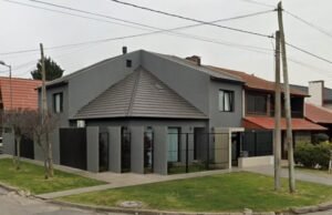 Invasão brutal em Mar del Plata: amarraram e espancaram 4 casais aposentados da delegacia.