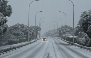 A neve do furacão Kristin complica o trânsito em Madrid e força a ativação do Plano Climático de Inverno