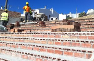 Um juiz negou benefícios por invalidez temporária a um pedreiro que foi flagrado por detetives em bares, lojas e canteiros de obras.