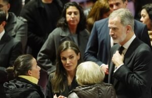 O que faltou no funeral assistido pelo Rei Felipe VI e Letizia em Huelva: comportamentos fora do protocolo e presentes inesperados