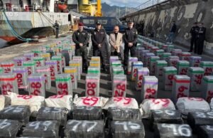 A maior apreensão em alto mar da Espanha: quase dez toneladas de cocaína foram apreendidas antes de chegarem do Brasil às Ilhas Canárias.