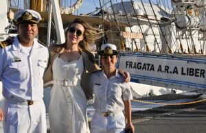 Fátima Florez visita a Fragata Libertad em Mar del Plata: “Tenho orgulho de ser argentina”