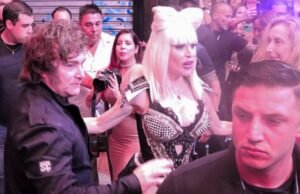 Fátima Florez dá as boas-vindas a Javier Milei quando ele chega ao teatro de Mar del Plata: fotos atuais