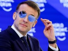 Óculos de sol estilo ‘Top Gun’ de Emmanuel Macron: da luxuosa marca francesa e vendidos por 500 euros
