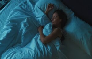 Por que dormir com anéis e pulseiras faz mal: de problemas de circulação a irritações na pele