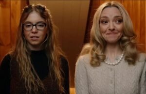 A adaptação de ‘The Housemaid’ confirma sua descrição descarada: um filme tão engraçado quanto lúdico, tão bobo quanto divertido.