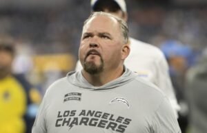 O coordenador ofensivo Greg Roman foi demitido após derrota nos playoffs