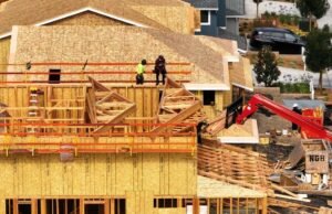 Os custos de habitação estão paralisando muitos americanos. É assim que os dois lados propõem resolver o problema