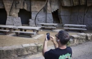 Há uma aventura assustadora acontecendo no antigo Zoológico Griffith Park