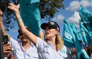 Costarriquenhos apoiam o sucessor de Chaves nas eleições presidenciais enquanto a criminalidade continua a aumentar