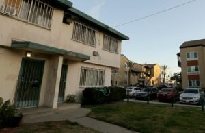Watts sai para lamentar ‘Mama Curtis’. Então o LAPD apareceu em força