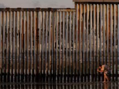 A repressão à imigração de Trump levou a uma desaceleração na taxa de crescimento dos EUA no ano passado, quando a população atingiu 342 milhões.