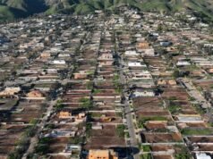 Trump assina ordem executiva para ‘impedir’ licenças para casas danificadas em Los Angeles