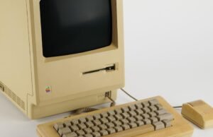 Os fãs da Apple podem comprar um pedaço de sua história: a mesa e a gravata borboleta de Steve Jobs estão em leilão