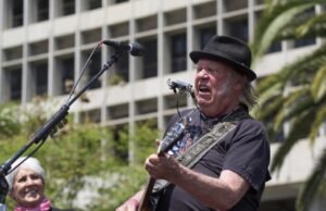 Neil Young deu as chaves de ‘Our House’ aos groenlandeses e muito mais