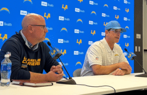 Joe Hortiz e Jim Harbaugh prometem mudanças para os Chargers.