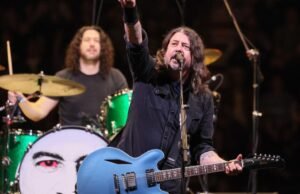 The Foo Fighters comemora aniversário de Dave Grohl no Fórum