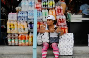 Tal como Trump prometeu reformas venezuelanas, a população local está a debater-se com uma economia em deterioração.