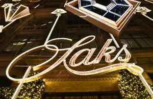 Saks, sobrecarregada por dívidas, busca proteção contra falência
