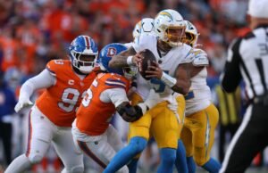 Raiders perdem para Broncos e enfrentam Patriots nos playoffs