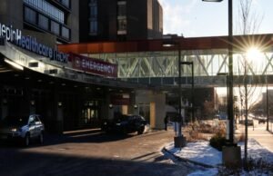 Médicos em Minnesota duvidam das afirmações do ICE sobre fraturas no crânio