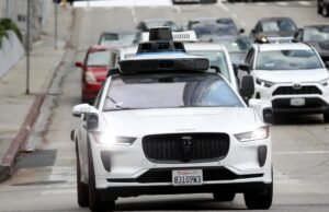 Por que os carros Waymo não estacionam nos ônibus?
