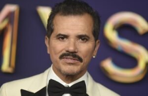 John Leguizamo pede aos apoiadores do ICE que ‘não me sigam’