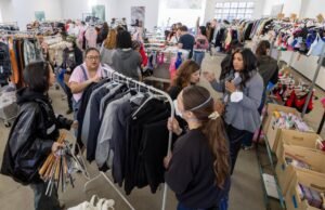 ‘Free Shop’ em Los Angeles, onde as vítimas podem comprar roupas novas