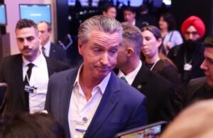 Newsom, no cenário mundial, acusa Trump de tentar suprimir a dissidência