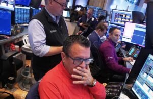 Wall Street recua para máximos recordes com JPMorgan Chase e Delta iniciando temporada de lucros