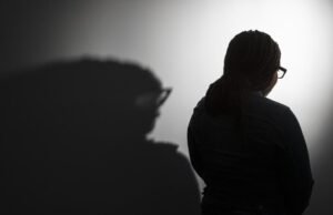O Condado de LA está suspendendo certos pagamentos enquanto se aguarda uma investigação de abuso sexual