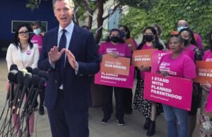 Newsom rejeita os esforços da Louisiana para descriminalizar os médicos que fazem aborto