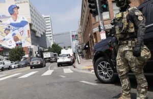 Condado de LA se move para planejar zona ‘livre de ICE’ após violência imigratória