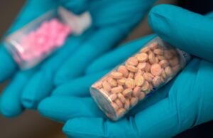 Mortes por overdose nos EUA cairão mais até 2025, dizem dados federais