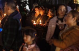 A vigília à luz de velas homenageia a falecida professora de North Hollywood, Mayra Jimenez