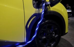 Quanto custa um carro elétrico e como ele se compara a um carro convencional?