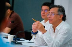O vídeo de Gustavo Petro falando sobre cachaça no Conselho de Ministros causou polêmica nas redes sociais