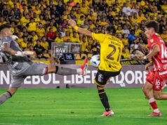 Argentinos Juniors, reduzido a dez jogadores, venceu o Barcelona SC por 1 a 0 no Equador pela segunda fase da Copa Libertadores
