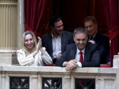 O Governo começa a pensar cuidadosamente para manter relações com aliados que não descuram o plano eleitoral.