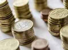 Um homem apareceu em um supermercado com 19 quilos de moedas e foi preso ao tentar trocá-las: eram falsas.