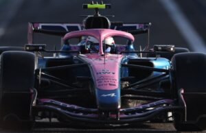 Segundo dia do último teste de pré-temporada da F1: Franco Colapinto andou a pé com seu Alpine e vai dirigir o dia todo.