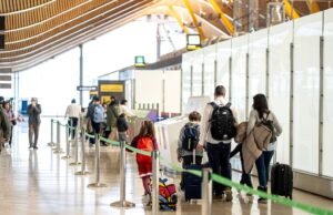 Dois homens foram presos em Barajas após roubarem a carteira do cantor de reggaeton Zion com 2,5 milhões de dólares.