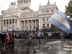 Começa greve em massa contra a reforma trabalhista na Argentina, quarta greve contra o governo Milei