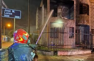 Um homem que assaltava uma casa em Córdoba caiu e ateou fogo antes de fugir
