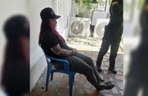 Funcionários do Inpec foram presos por porte de armas ilegais durante um evento político no Centro Democrático de Tolima.
