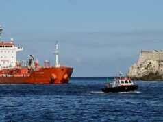 EUA autorizam remessas limitadas de petróleo venezuelano para Cuba para aliviar o colapso econômico da ilha