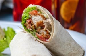 Wraps de Frango Empanado com Legumes Frescos, uma receita rápida, balanceada e fácil para salvar o jantar