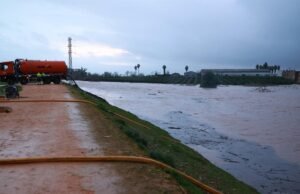 O Guadalquivir continua, embora pare nas alturas vermelhas de Lora e Sevilha