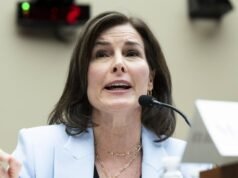 Universidade de Columbia acusa agência federal de manter estudante em residência