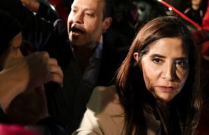 Alejandra Barrales, do MC, questiona a proposta de Sheinbaum de reduzir as pensões dos altos funcionários públicos.